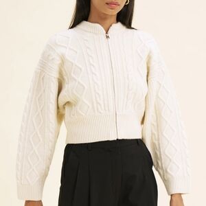 FRAME Cable Stitch Crop Extra Fine 100% Wool Cardigan in cream Large